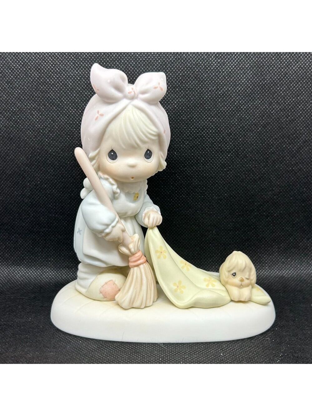 PRECIOUS Moments “Sweep all your worries away" figurine